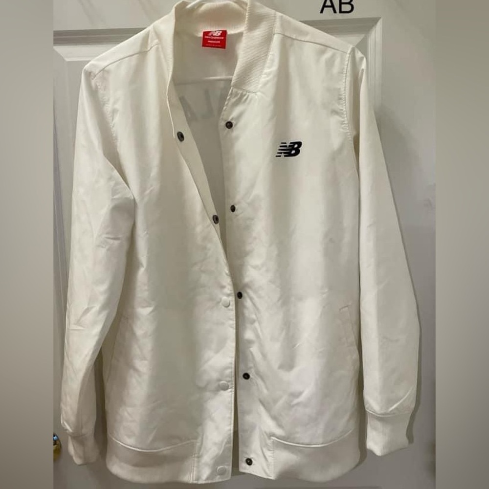 New Balance Women’s White Light Athletic Jacket Size Medium
